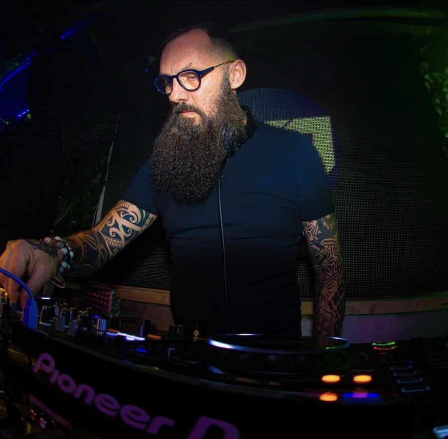 Bluefootjai DJing
