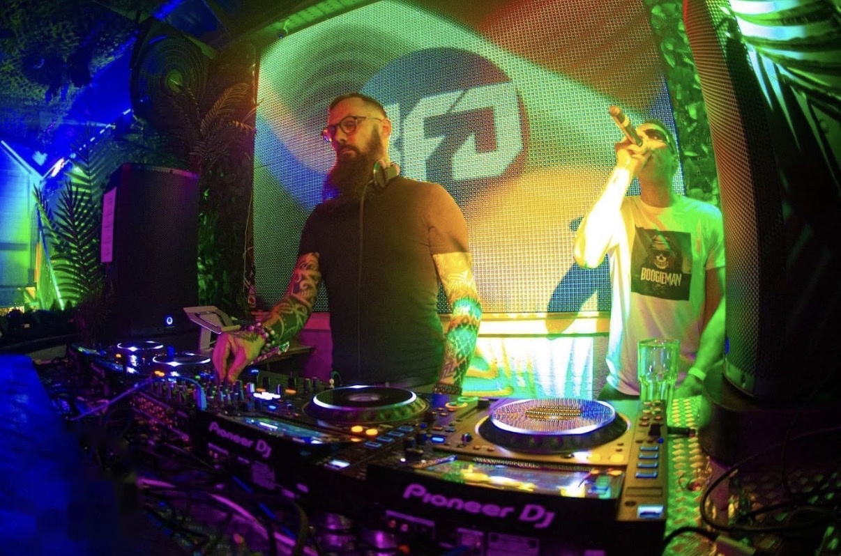 Bluefootjai and MC Boogie Man at WWDnB